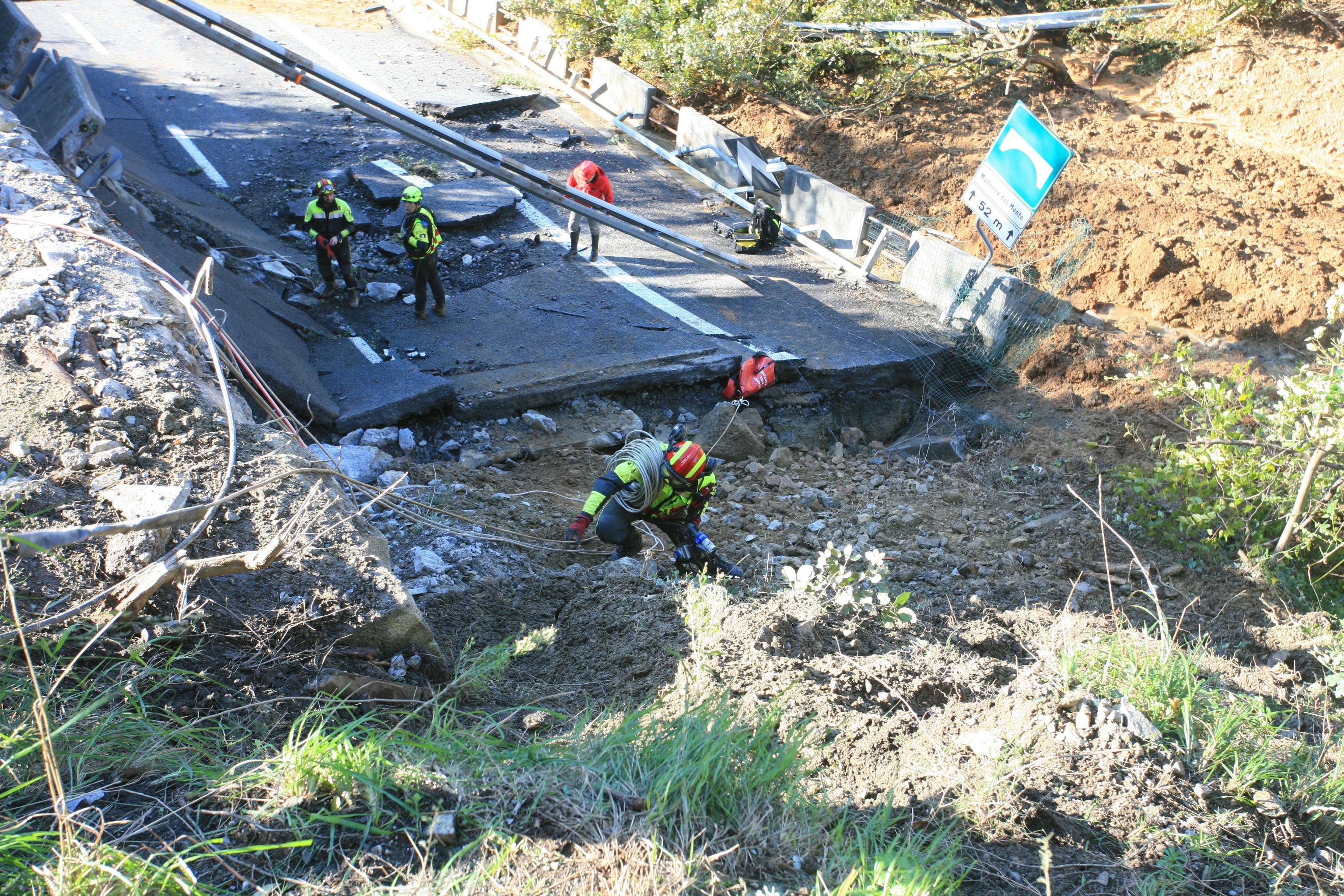 Viadotto A6 crollato, causa impatto frana-piloni. Nuovo ponte tra 3-4 mesi