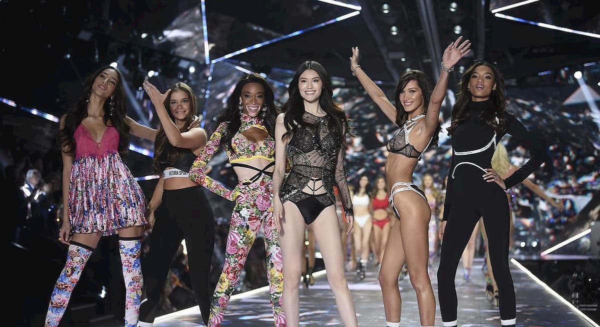 Victoria's Secrets, addio alla sfilata show di Natale dopo le critiche