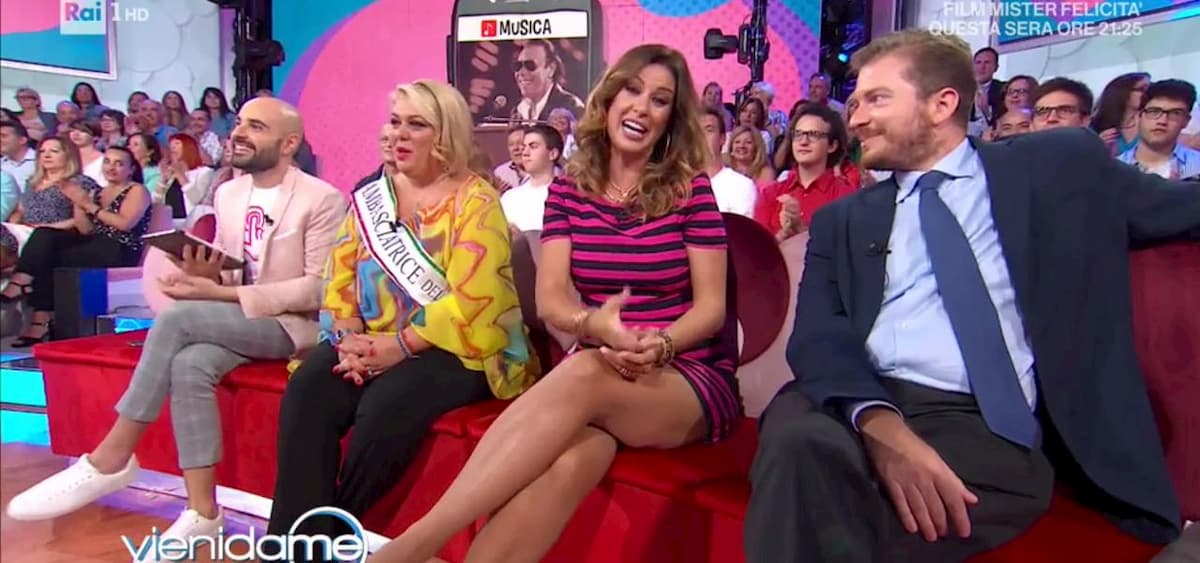 Vieni da Me, malore per Rachele Di Fiore. Caterina Balivo: "Ma è incinta?"