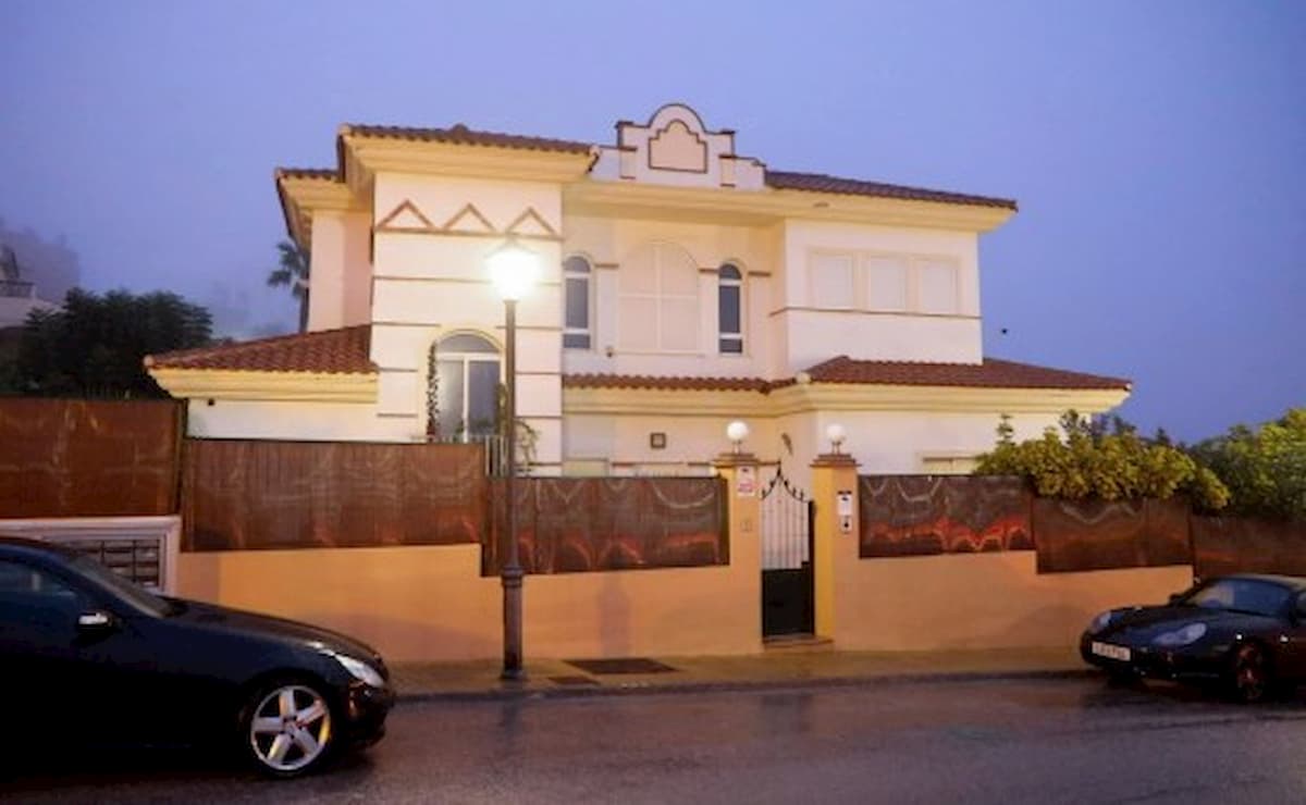 Costa del Sol, uomo inglese ucciso davanti alla sua villa: forse omicidio legato alla droga