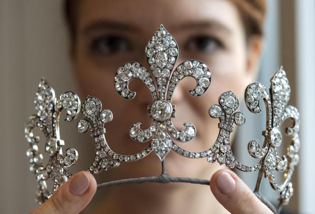 La tiara di Maria Anna d'Asburgo, Ansa