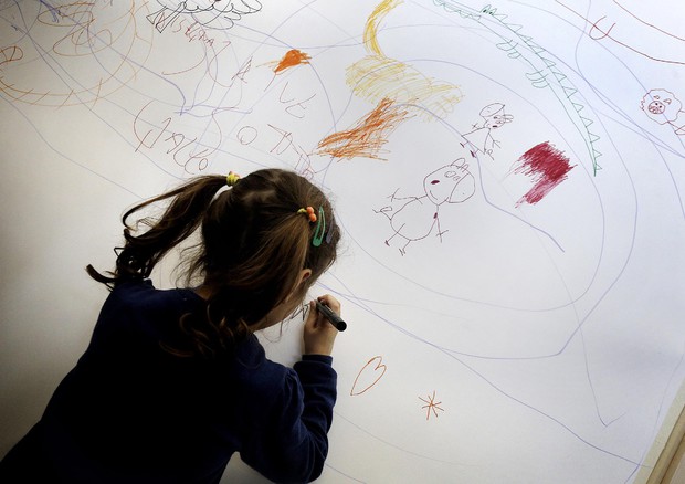 Albergo cancella prenotazione delle famiglie con figli autistici: "Non sappiamo gestirli"