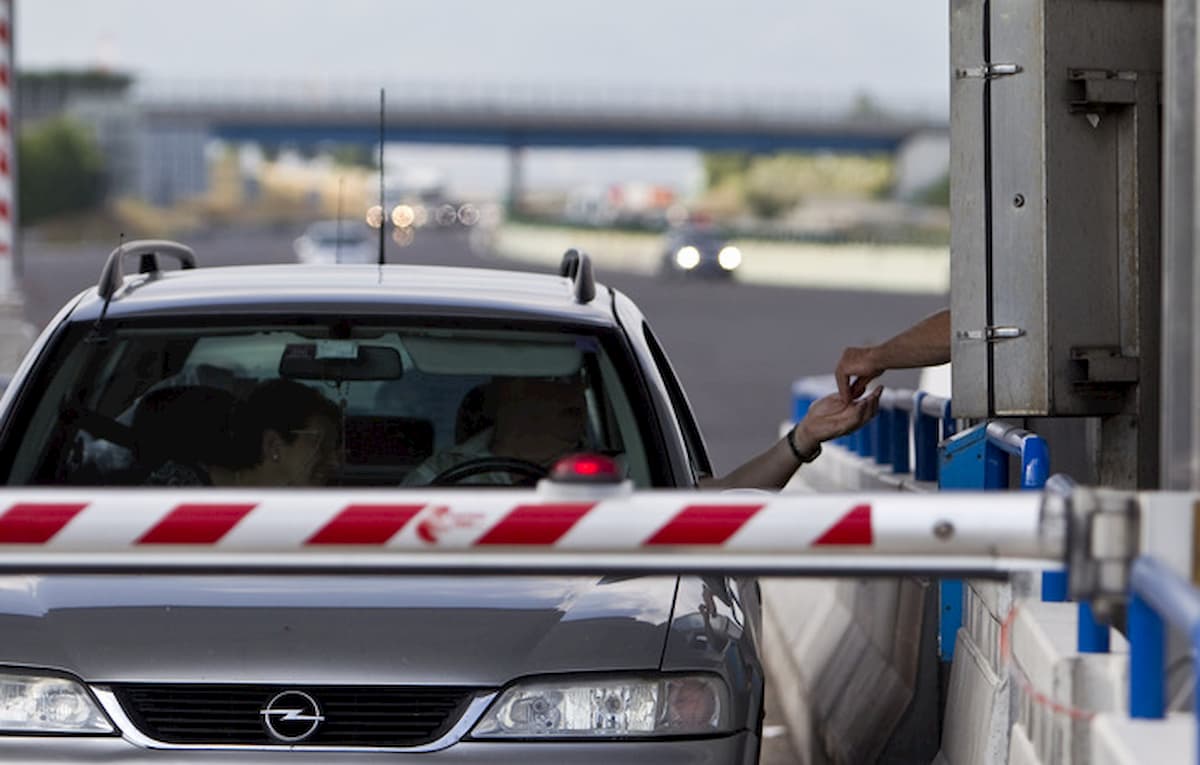 Autostrade, stop rincari al casello: aumento pedaggi congelato per almeno sei mesi