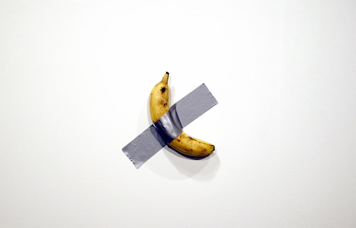 Maurizio Cattelan, una banana da 120mila dollari: la nuova opera esposta all'Art Basel Miami Beach 2019