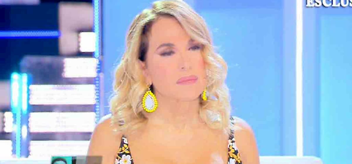 Pomeriggio 5, Barbara d'Urso "sgrida" l'inviata ai funerali della mamma di Al Bano