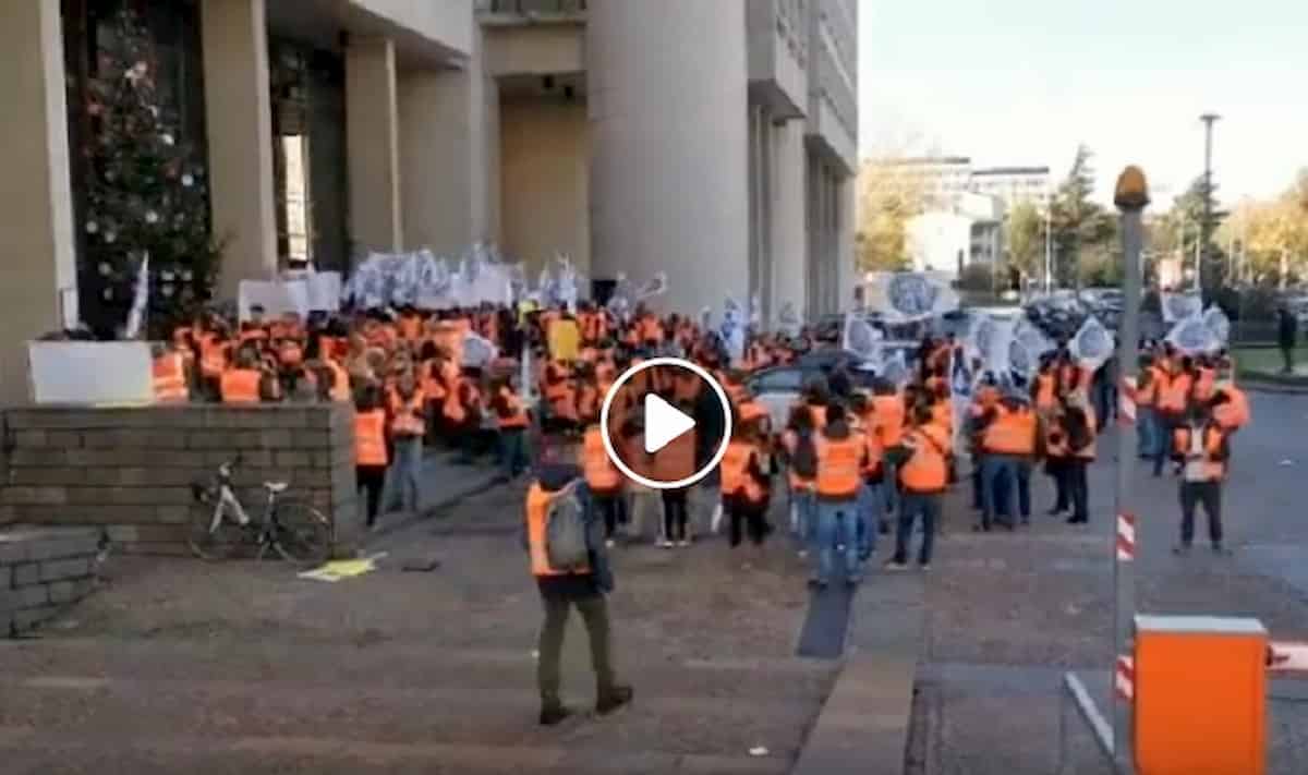 Bologna: manifestazione degli operatori del gioco legale davanti alla Regione Emilia-Romagna