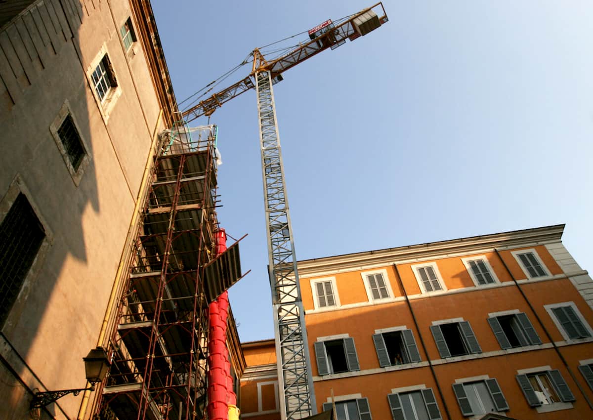 Bonus ristrutturazione: rimborso in dieci anni, sconto in fattura immediato solo per i lavori oltre 200mila euro