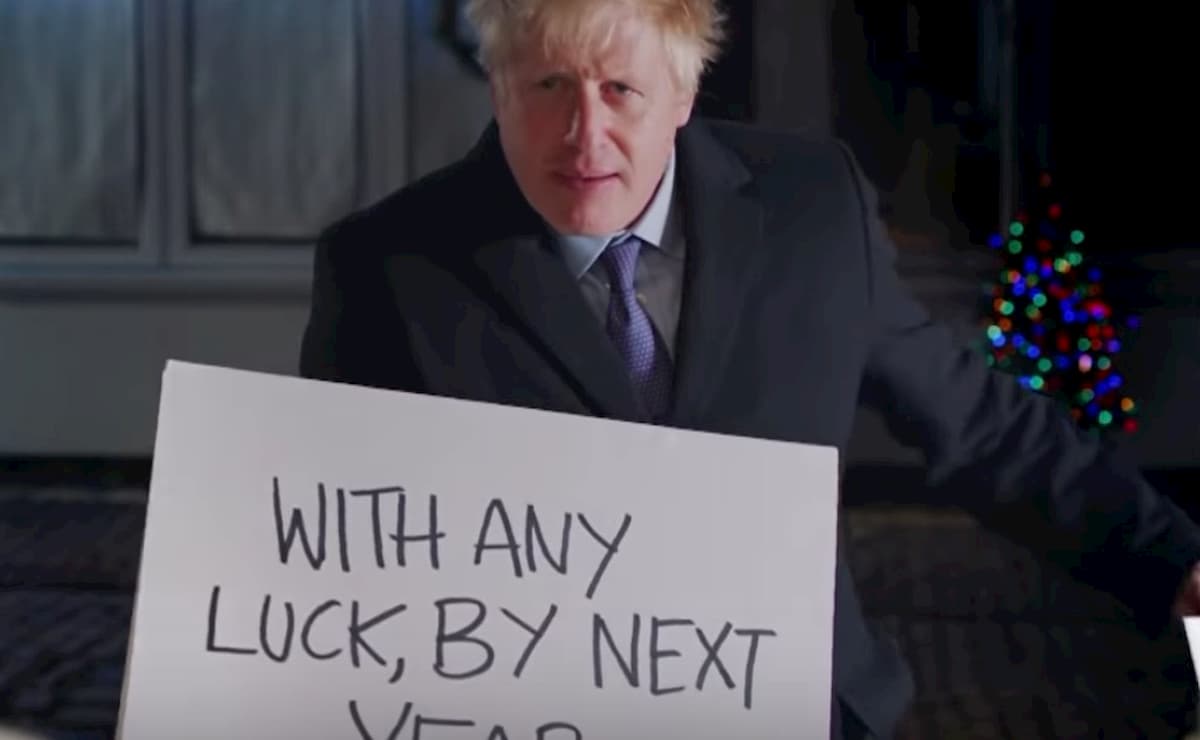 Brexit, Boris Johnson fa la parodia di Love Actually. E Hugh Grant lo prende in giro VIDEO