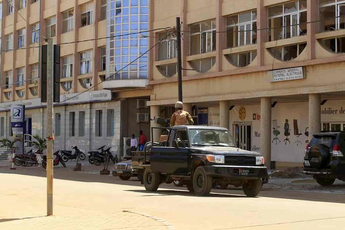 Burkina Faso, terroristi tornano a colpire: 14 persone uccise in una chiesa a Foutouri
