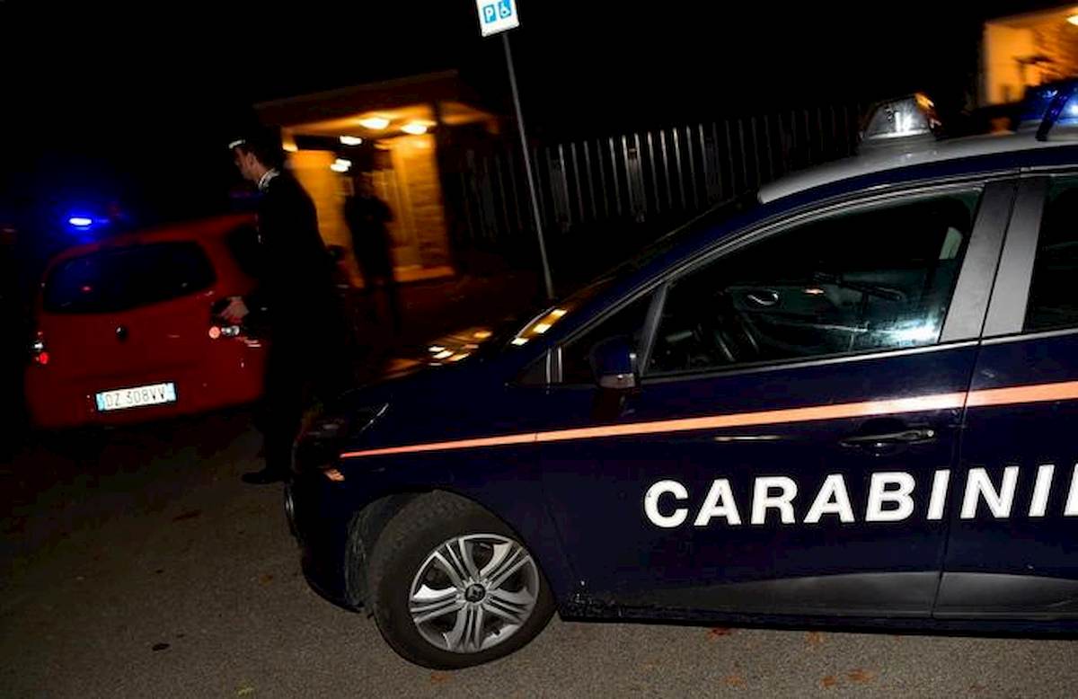 Milano, commando armato fa irruzione in hotel la notte di Natale: rubati bancomat e 1000 euro