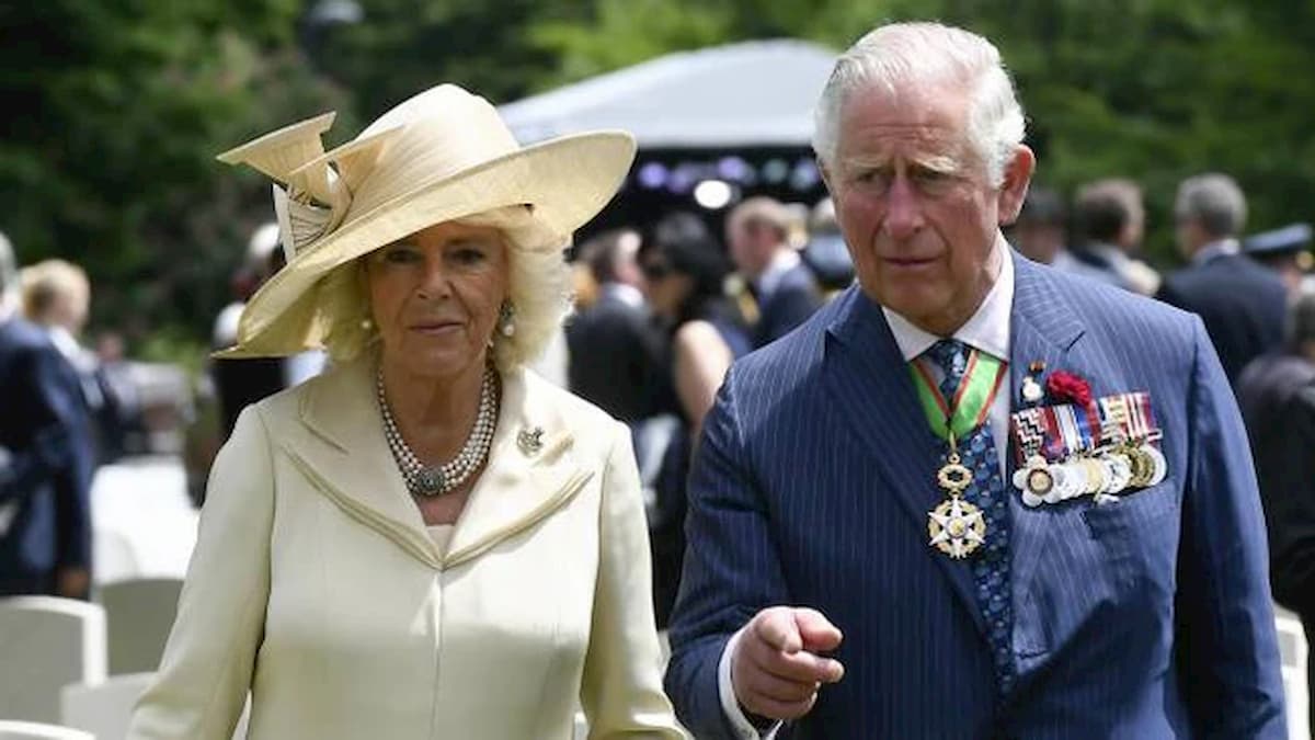 Carlo principe reggente a breve ma solo se divorzia da Camilla. Le condizioni di Elisabetta
