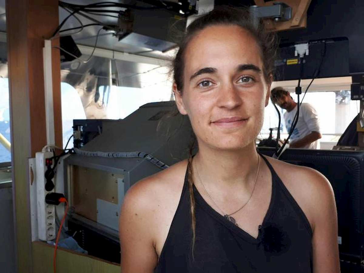 Migranti, Sea Watch dissequestrata: la nave di Carola Rackete torna in mare