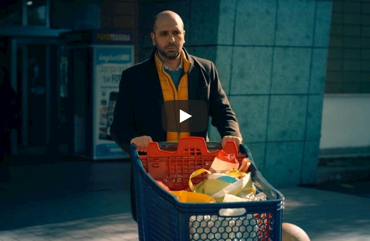 Checco Zalone torna al cinema con Tolo Tolo e lancia il nuovo singolo "Immigrato" VIDEO