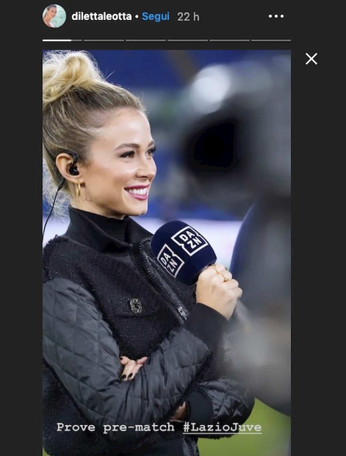 Diletta Leotta con nuovo look in Lazio-Juventus, capelli raccolti con coda