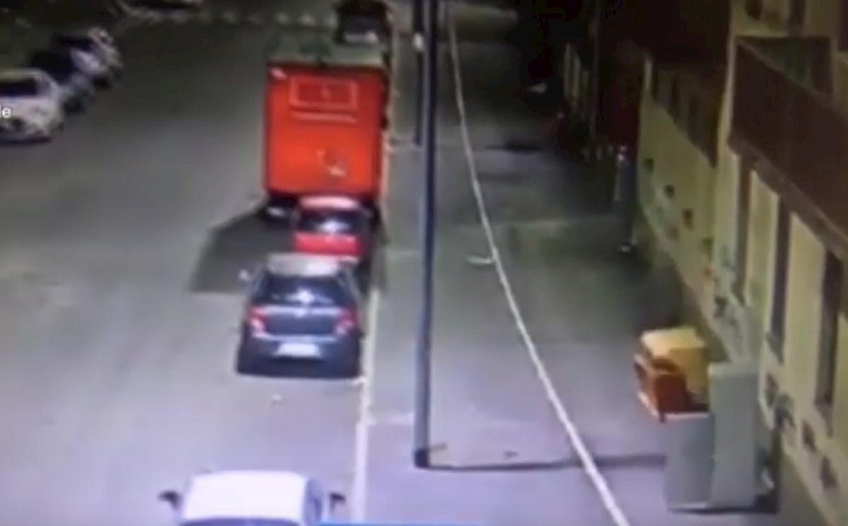 divano milano strada