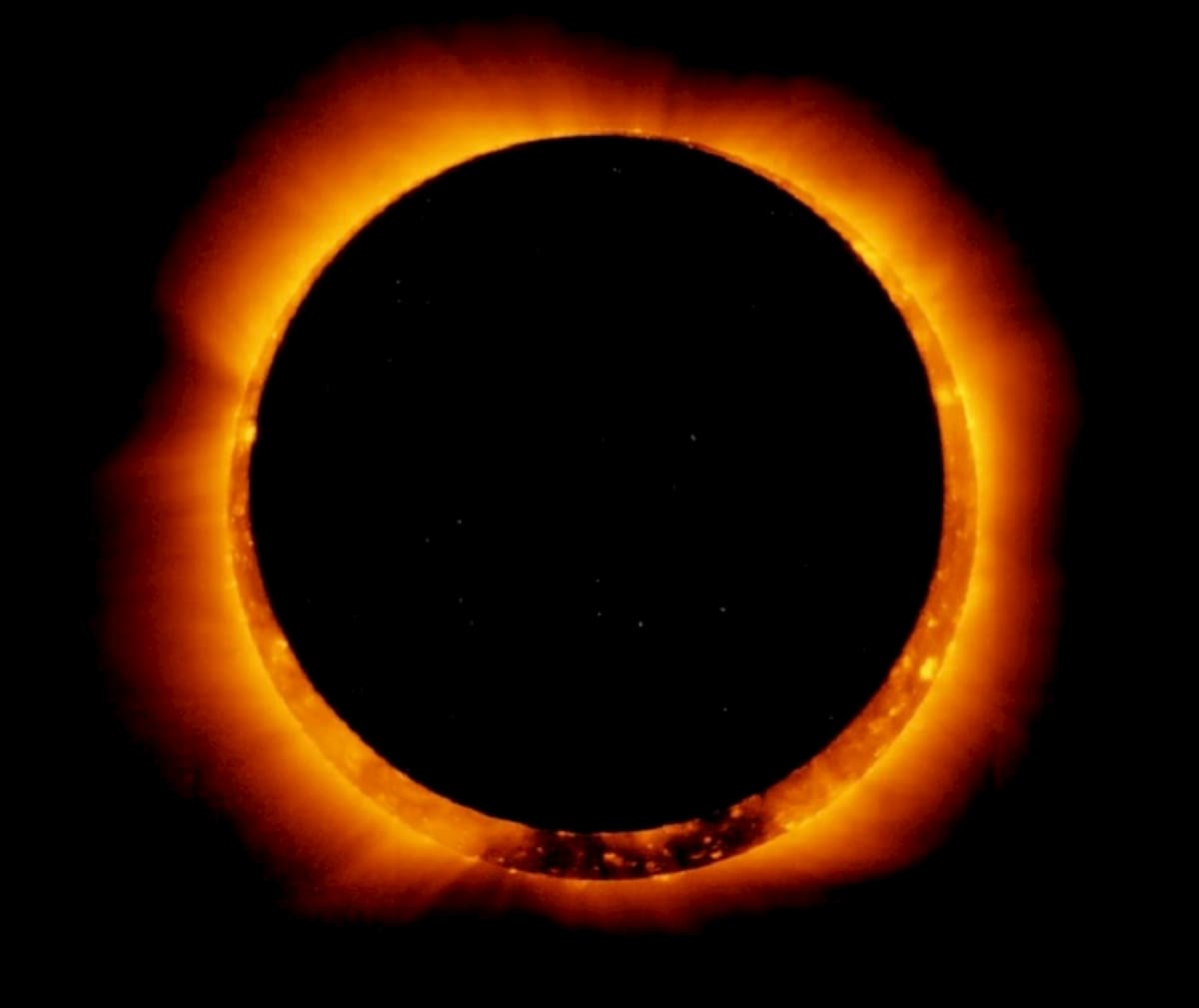 Eclissi solare anulare, milioni di persone in tutto il mondo a guardare l'anello di fuoco in cielo VIDEO