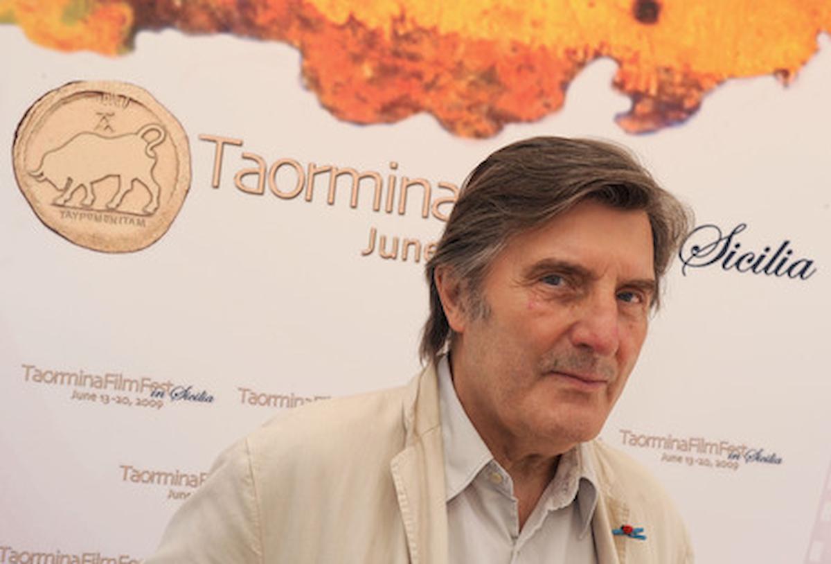 Emanuel Ungaro è morto: allievo prediletto di Balenciaga e stilista, aveva 86 anni