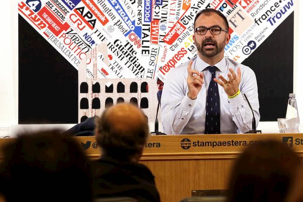 Miur. Dopo Fioramonti, circolano tre nomi: Nicola Morra, Lucia Azzolina e Luigi Gallo