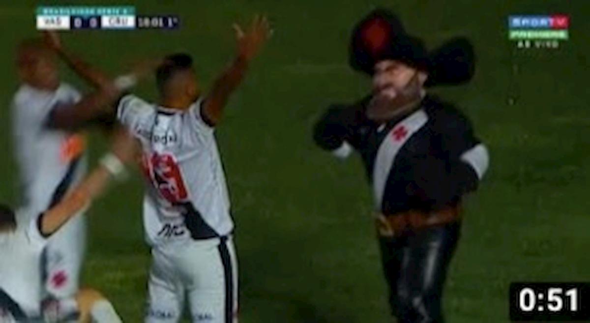 Fredy Guarin, esultanza pazza: povera mascotte, video YouTube