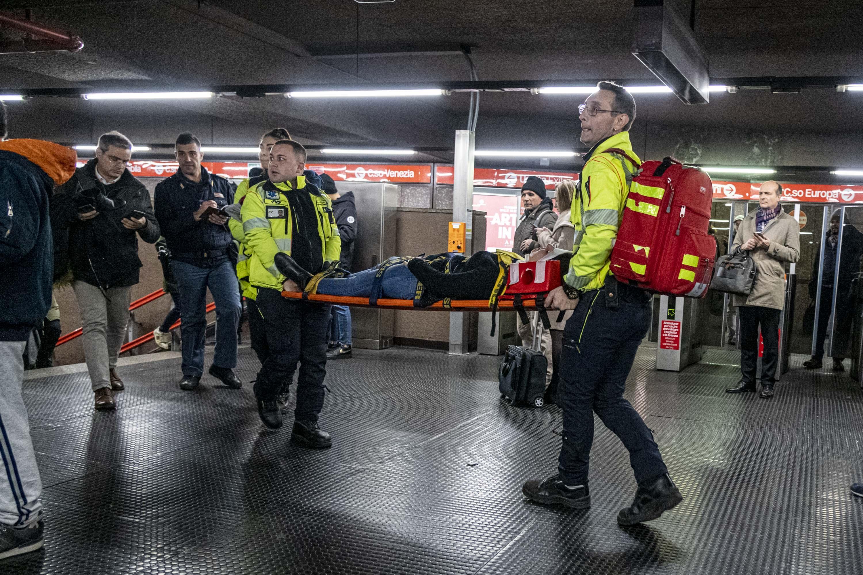 Milano, brusca frenata metro linea 1: 7 feriti in ospedale