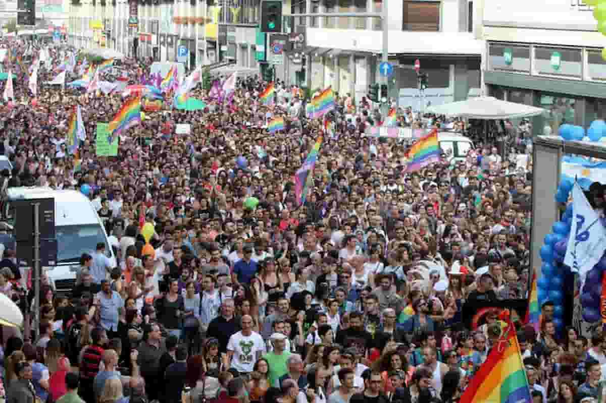 Gay Pride Milano 2020: la maggioranza di centrodestra nega il Pirellone illuminato