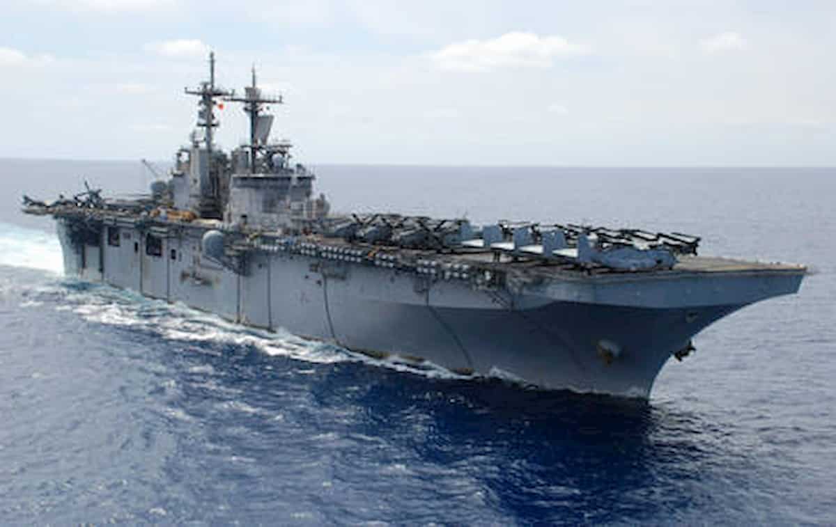 Giappone, ritrovata nave fantasma al largo dell'isola di Sado con cinque cadaveri e due teste mozzate