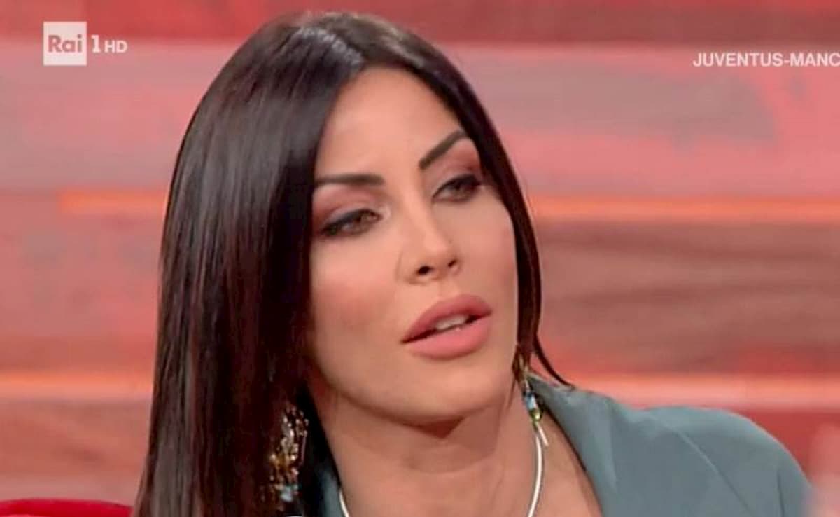 Guendalina Tavassi denuncia Remo Nicolini. Lui: "Chiudi quella fogna..."