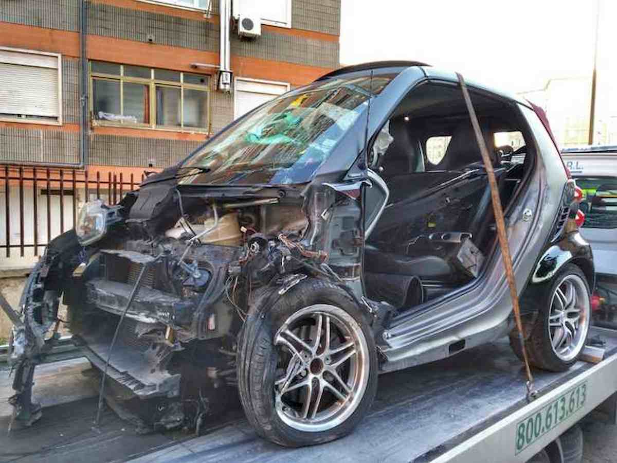 Bari, schianto frontale all'alba: 4 feriti. Alla guida un 17enne senza patente 01