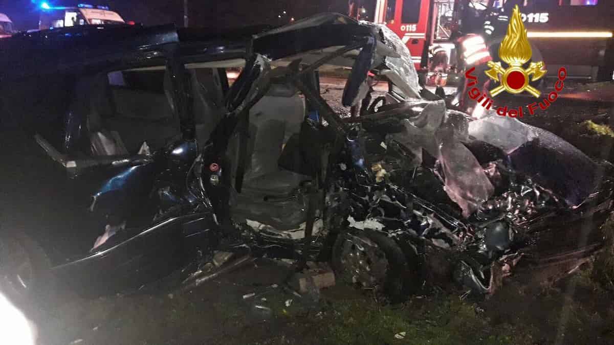 Casaletto Lodigiano, incidente scontro frontale tra 2 auto: morta 16enne, altri 3 ragazzi sono gravi