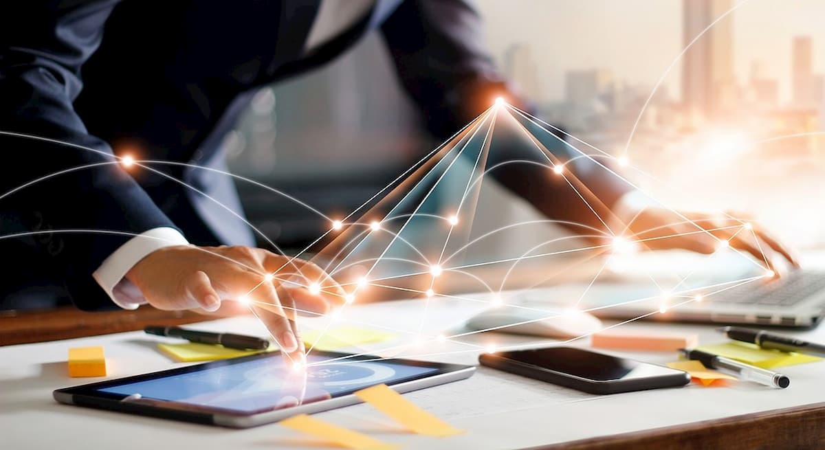 I 10 lavori emergenti più cercati, classifica Linkedin: Big Data e AI, ma il responsabile di magazzino se la cava