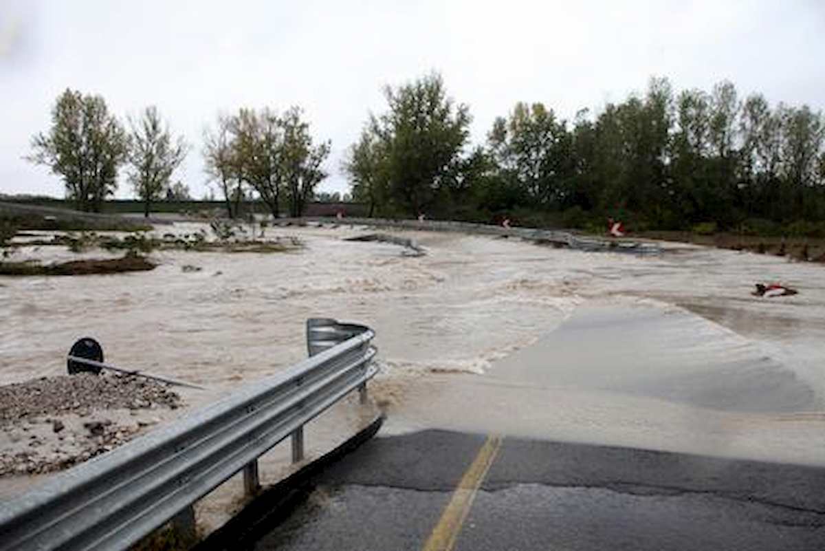 Maltempo Friuli, con l'auto in una strada vietata: muore travolto dalla corrente