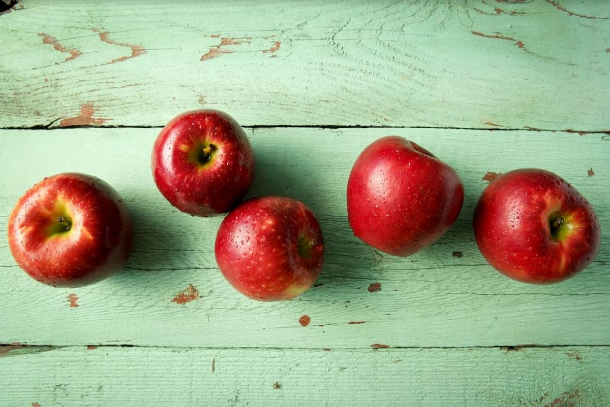 Cosmic Crisp, la mela che in frigo dura un anno. Ibrida, non è un frutto transgenico