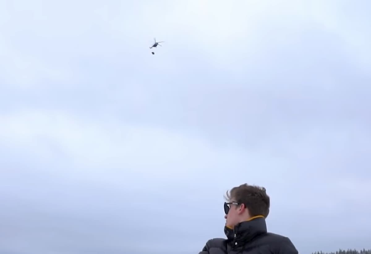 Mercedes AMG G63 lanciata da un elicottero e distrutta. Il motivo? Non gli piaceva VIDEO