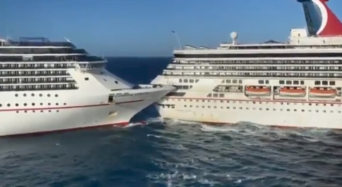 Messico, due navi da crociera si scontrano in porto: sei passeggeri feriti VIDEO