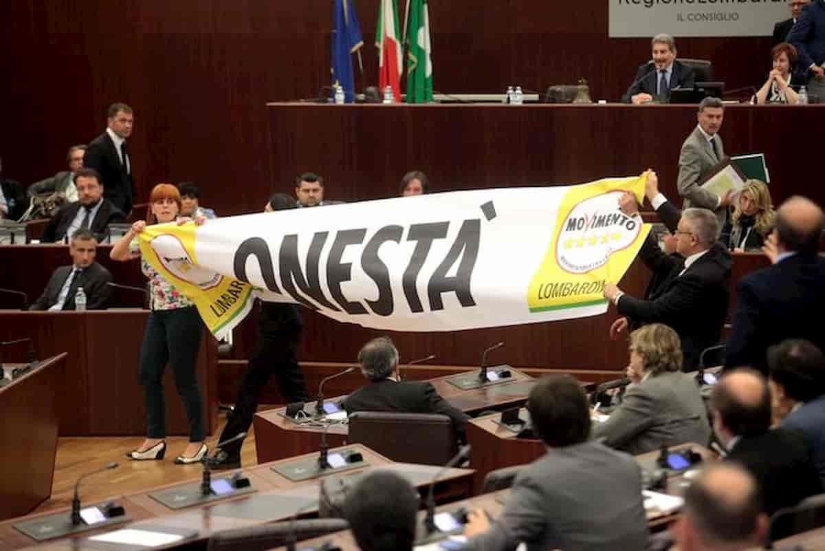 Ladri tutti e gente ha sempre ragione: mamma e papà di chi schifa democrazia italiana