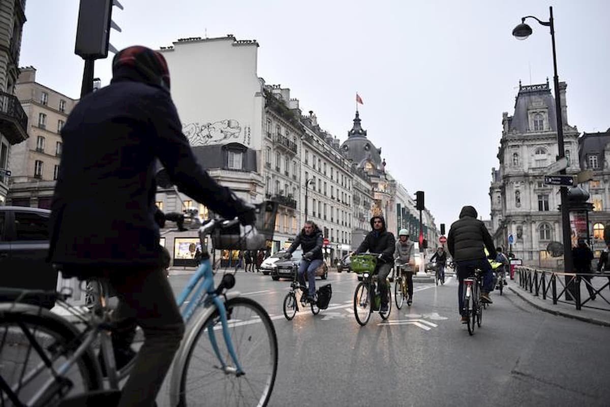 Francia, sciopero generale contro la riforma delle pensioni di Macron