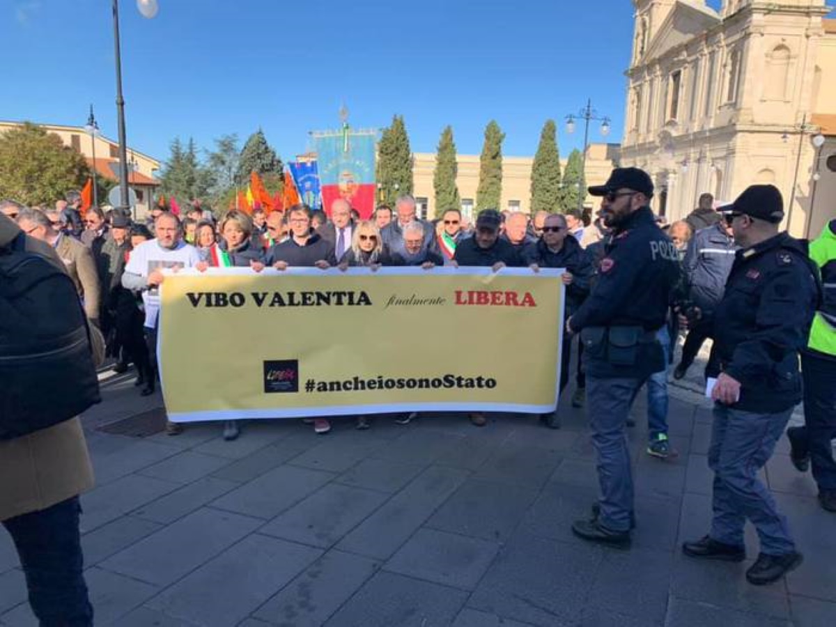 Vibo Valentia, in migliaia alla passeggiata della legalità contro la mafia