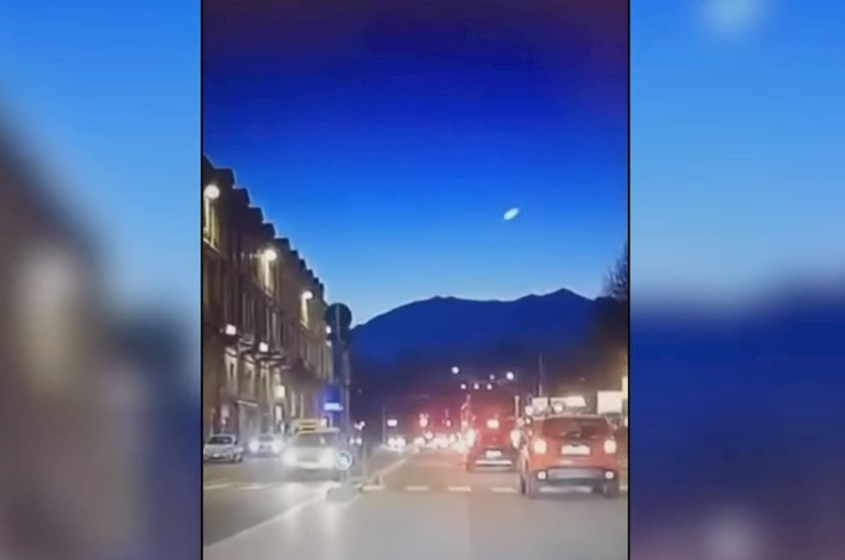 Pinerolo, un'enorme stella cadente illumina i cieli del Piemonte VIDEO