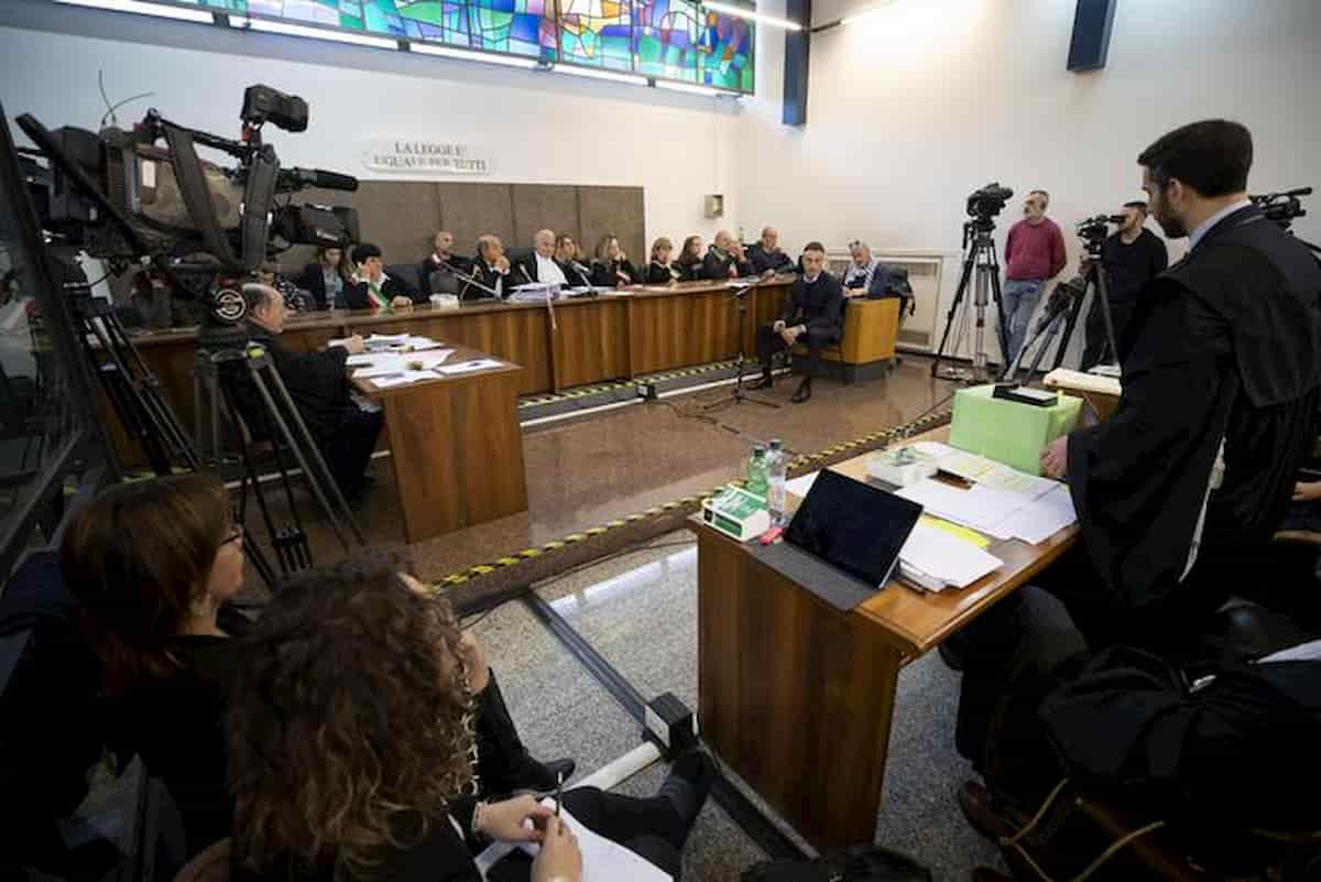 Processo Cucchi, due carabinieri imputati per i presunti depistaggi accusano due colleghi (costituendosi parte civile)