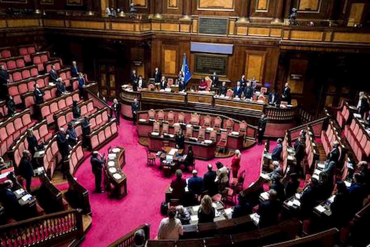 Dl Fisco è legge: Senato vota fiducia con 166 sì. Rc Auto, tetto contante, 730 a settembre: tutte le novità