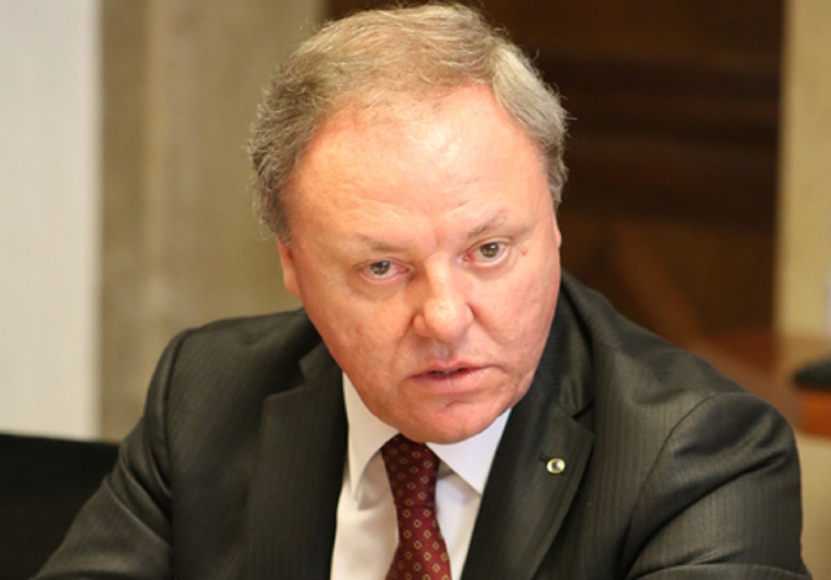 Sergio Berlato, il consigliere Fdi e la vignetta sessista contro le "animaliste vegane"