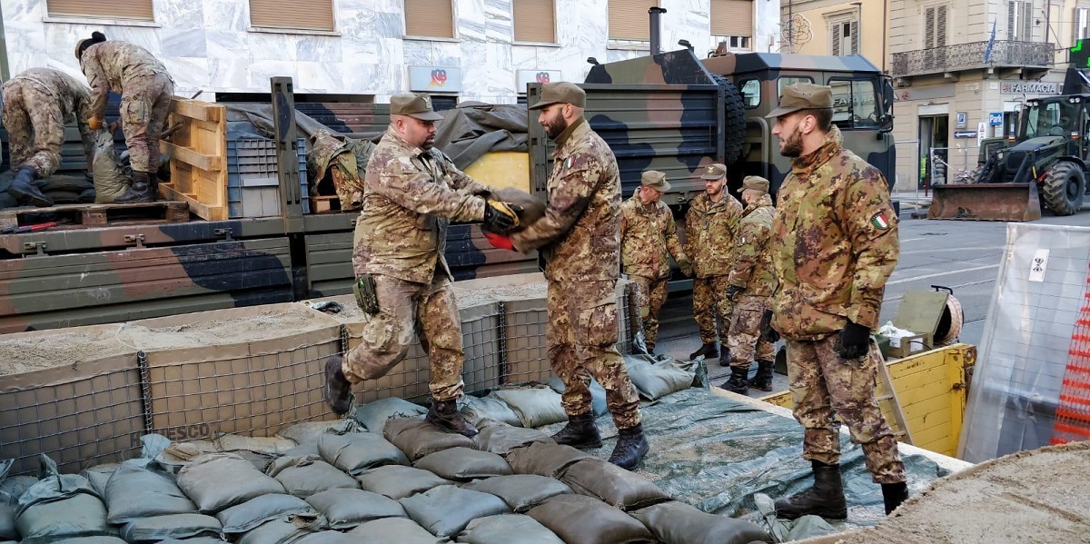 Torino, il giorno della bomba: 10mila sfollati, città ferma fino alle 17