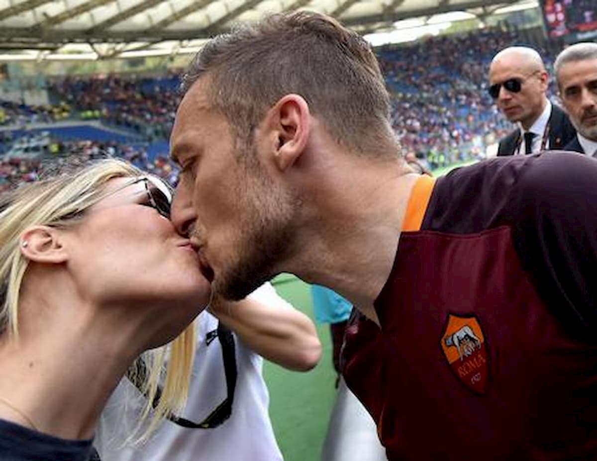 Ilary Blasi in crisi con Francesco Totti? "La verità è che siamo schivi. Ma quest'estate..."