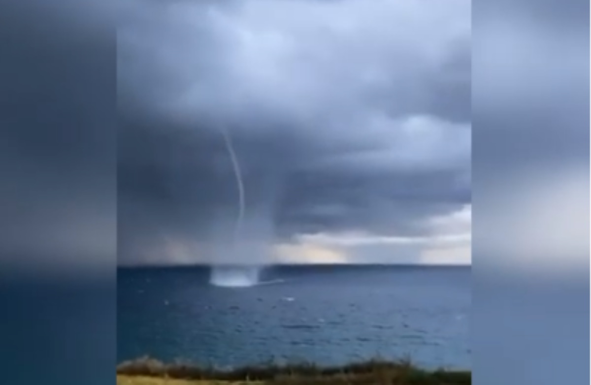Cirò Marina, tromba d'aria e grandinata: il sindaco salva studenti