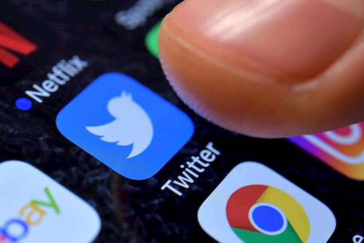 Twitter, falla nella sicurezza: dati degli utenti a rischio. "Aggiornate la app"