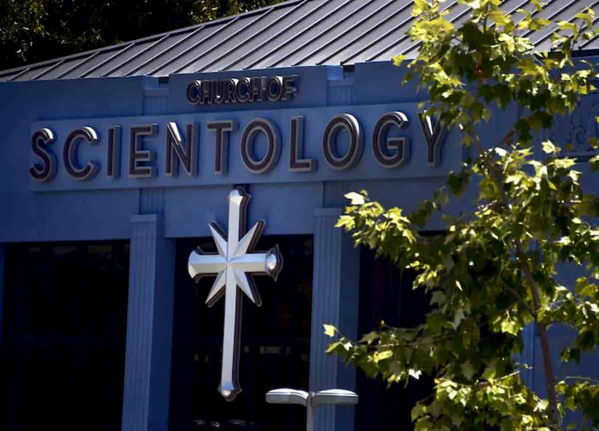 Usa religioni: in 10 anni meno cristiani, stabili le altre fedi. Crescono i non credenti