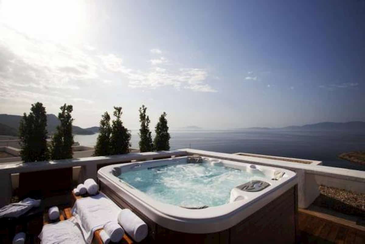 Vasca idromassaggio, regalarsi una coccola per il corpo e per la mente