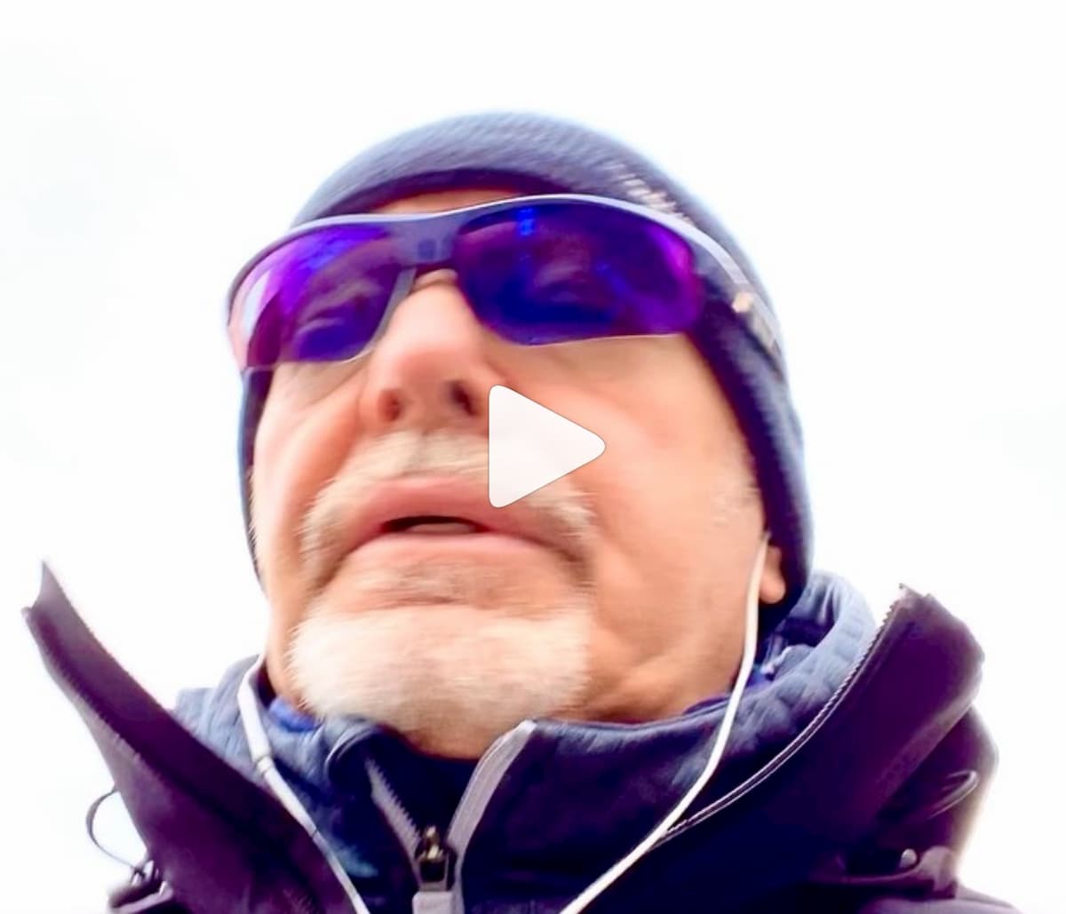 Vasco Rossi in incognito in piazza Maggiore a Bologna: il video