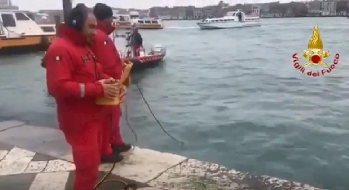 vigili del fuoco canale giudecca