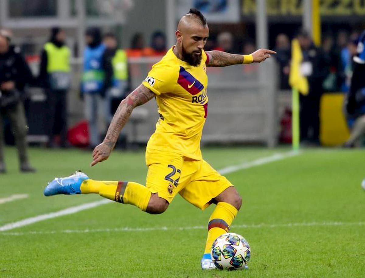 Vidal rompe col Barcellona dopo la panchina nel Clasico. L'Inter ci prova per gennaio